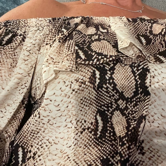 5⭐️🌾SNAKESKIN OFF THE SHOULDER TOP - Picture 11 of 11